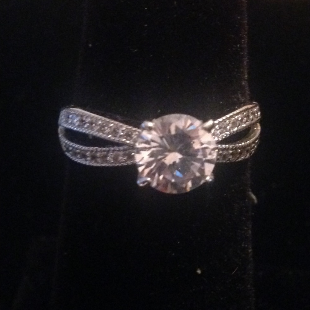 Jewelry - Picture 4 of 5
